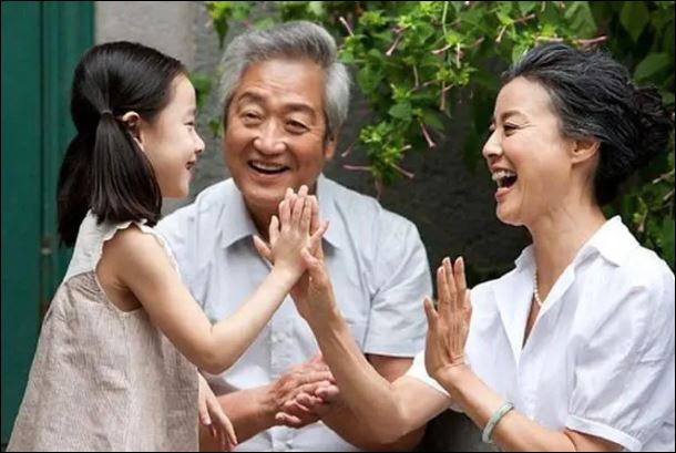 Sau khi nghỉ hưu bạn cần giao lưu với đồng nghiệp cũ, cần tham dự các bữa tiệc hay cần giao lưu nhiều hơn với người thân, bạn bè.  (ảnh minh họa)