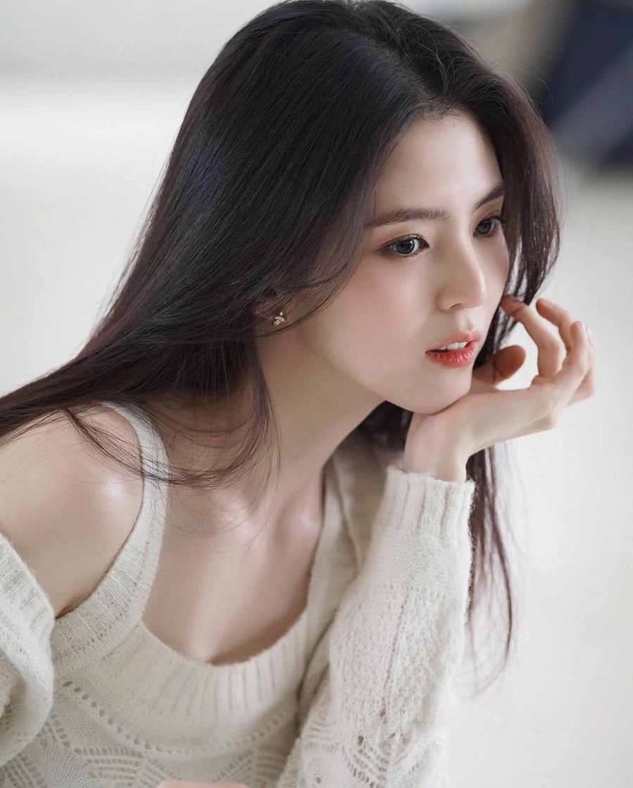 Cô nàng sở hữu Mừng SHBET phiên bản mới 2025 trắng bóc và căng mịn.
