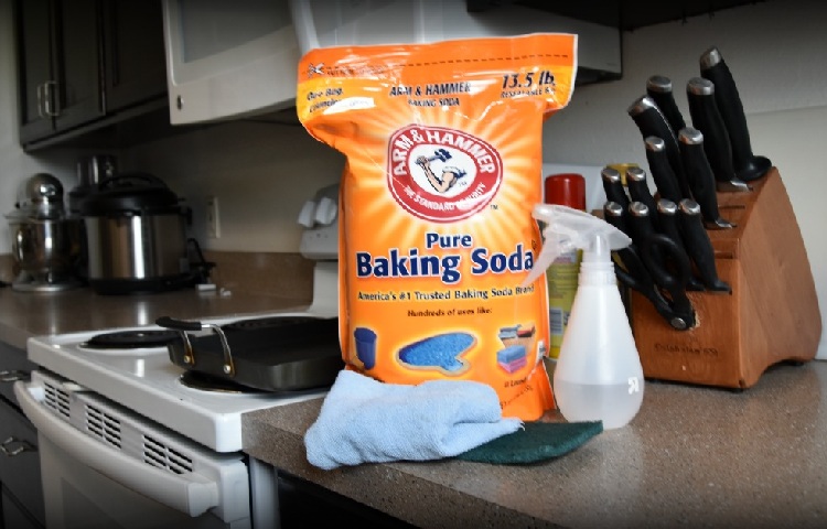 Baking soda là một chất tẩy rửa đa năng, đặc biệt có khả năng loại bỏ mùi không mong muốn trong nhà