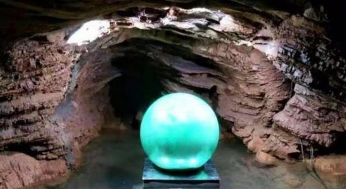 Ánh sáng nó phát ra từ Ngọc da minh châu vô cùng huyền ảo, đẹp mắt.