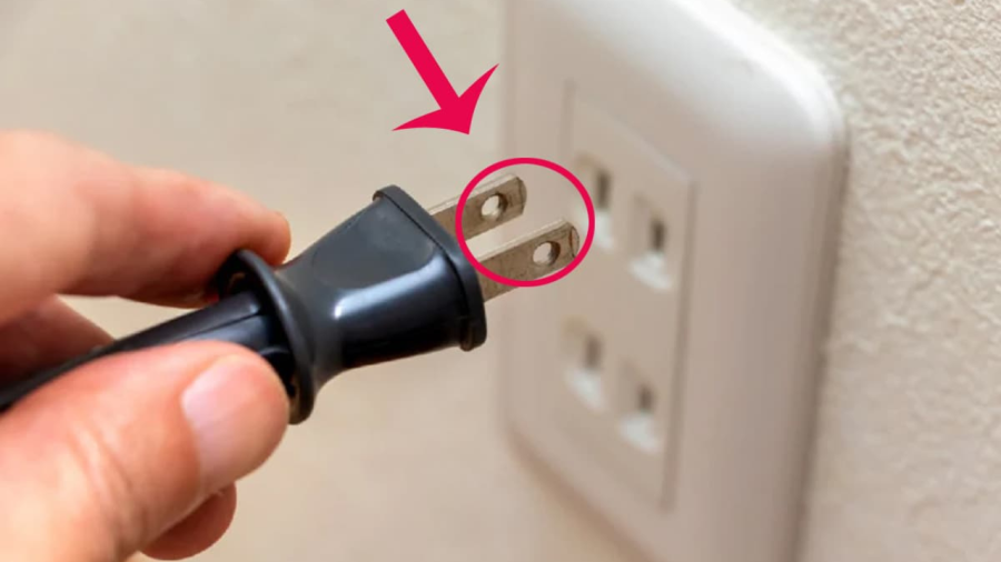 Vì sao phích cắm điện dẹt có hai lỗ tròn?    