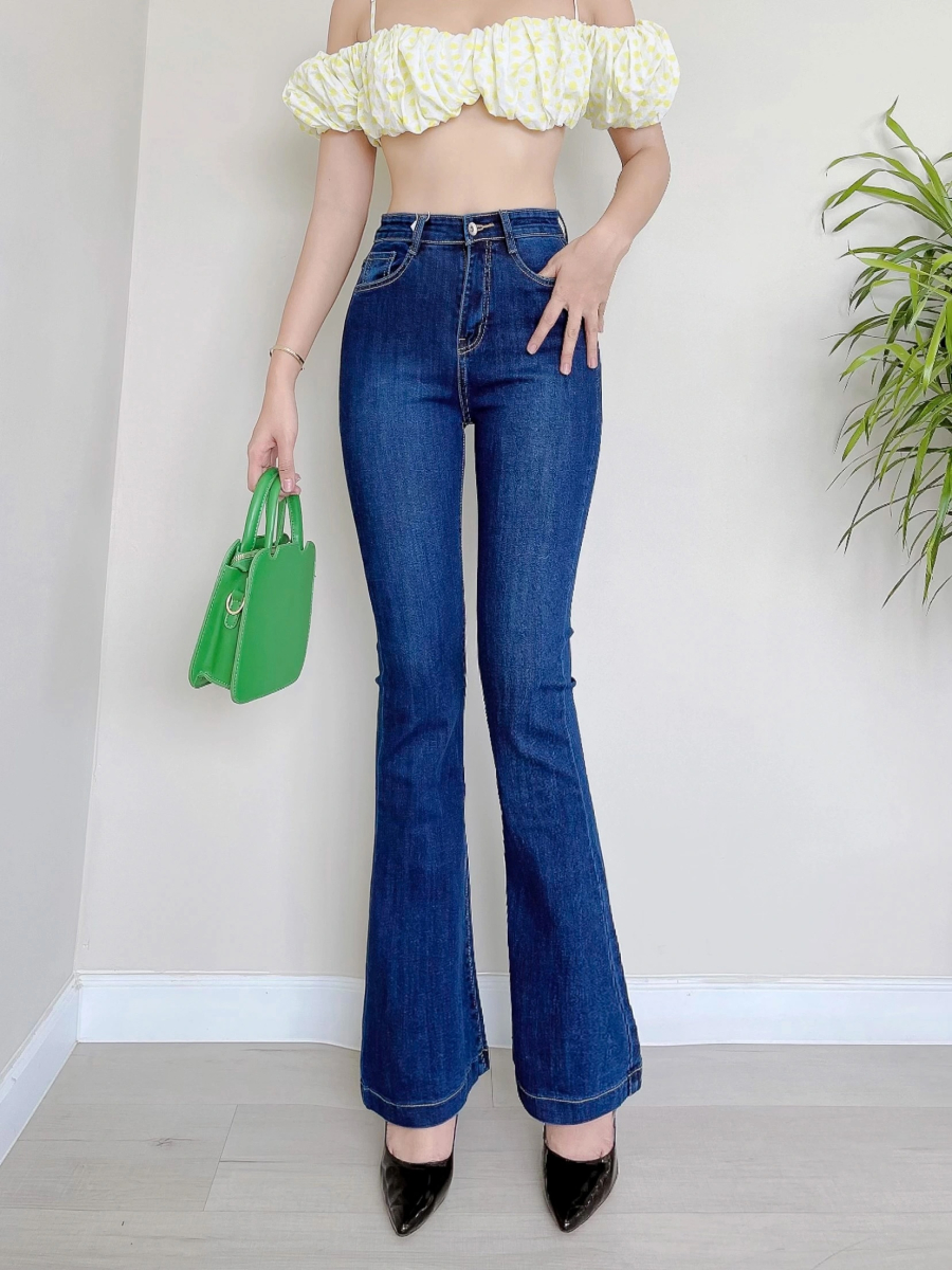 Quần jeans ống rộng sẽ làm cho diện mạo tổng thể trở nên bắt mắt hơn