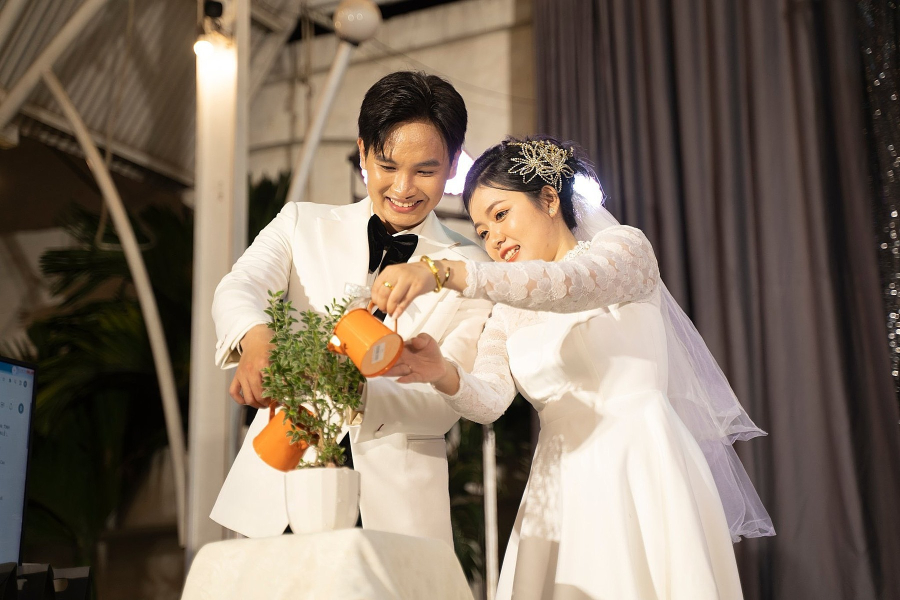Đằng sau mỗi thành công của đàn ông luôn có sự ủng hộ từ người phụ nữ. 