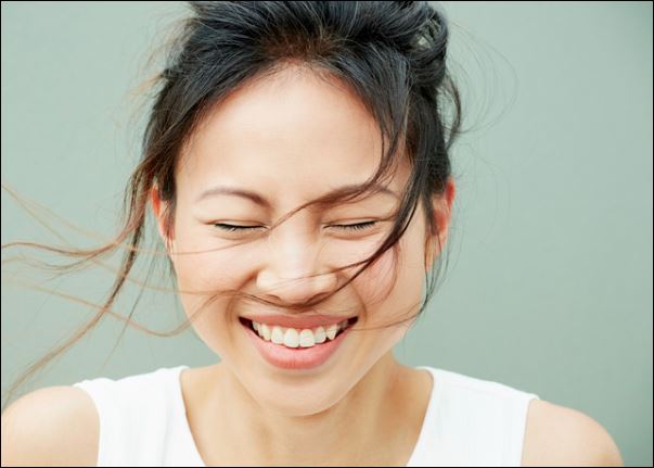 Ví dụ, một phụ nữ trung niên đã nhiệt tình nói về kế hoạch du học của mình trong một bữa tiệc với bạn bè. (ảnh minh họa)