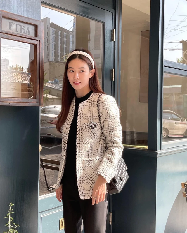 Đây không chỉ là một món đồ thời trang, mà còn là một khoản đầu tư đáng giá trong tủ đồ của mỗi người.