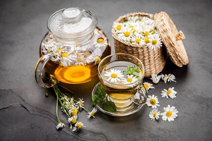 Trà hoa cúc phù hợp hơn với người lớn tuổi