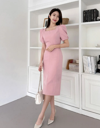 Các nàng nên chọn phụ kiện đi cùng màu be hoặc trắng để tăng thêm sự trẻ trung và sang trọng cho outfit.
