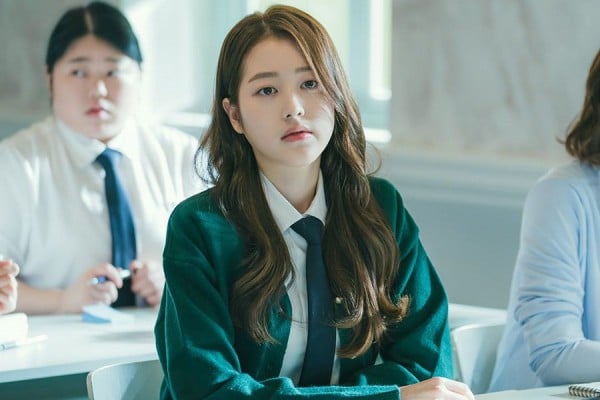 Cô nàng thành công xây dựng nhân vật mưu mô với tạo hình này. 