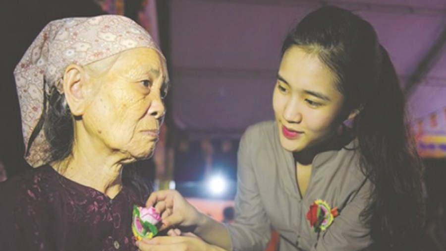 Nếu một ngày cha mẹ gọi bạn nói rằng họ đã ốm thì chắc chắn tình hình đã nghiêm trọng rồi. Bởi nếu ốm nhẹ thì cha mẹ sẽ giấu kín, chẳng muốn bạn lo lắng. (ảnh minh họa)