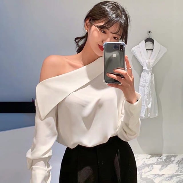 Kiểu sơ mi này là sự kết hợp giữa sự truyền thống và mới mẻ. 
