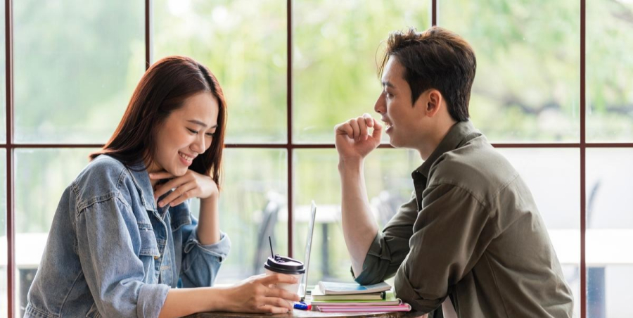 Phụ nữ trung niên thường phải đối mặt với nhiều áp lực trong Shbet16 chơi game trực tuyến. 