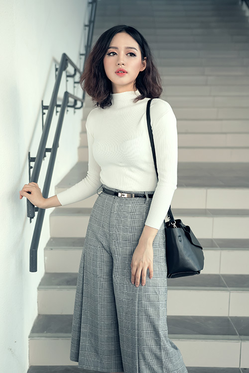 Áo len cổ lọ mix đồ chuẩn dáng.