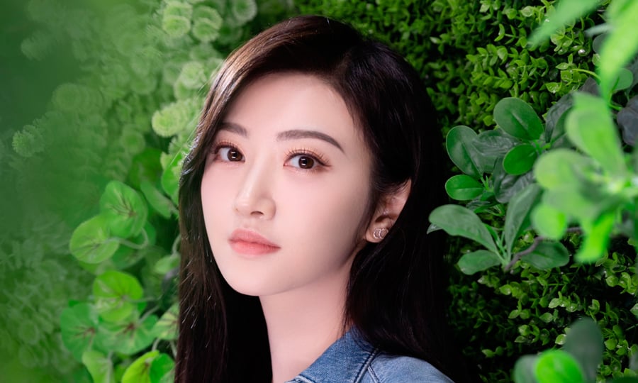 Cô chọn sản phẩm có các thành phần tràm trà, BHA để loại sạch mọi bụi bẩn và tẩy da chết. 
