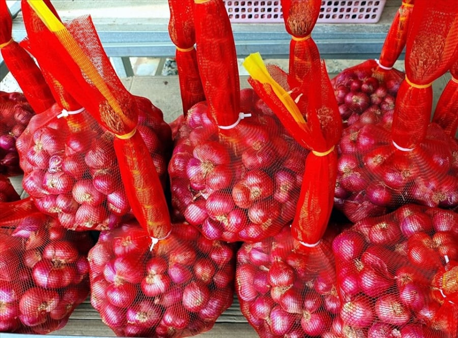 Bảo quản hành khô bằng túi lưới, rổ