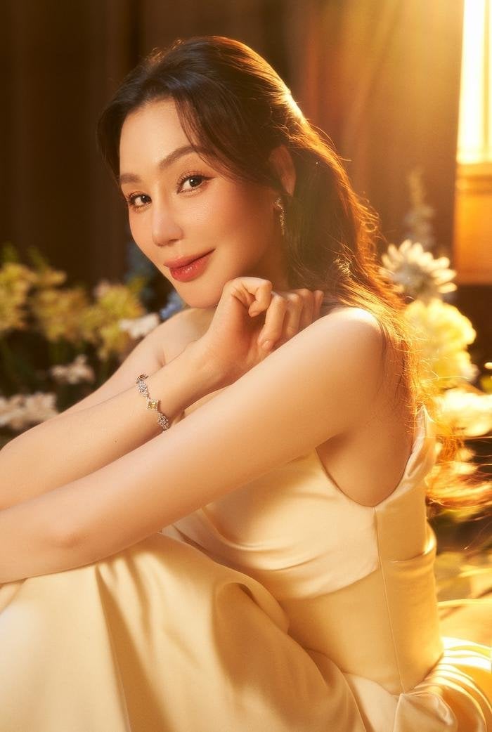Hồ Quỳnh Hương đã quay trở lại bằng các dự án âm nhạc tâm huyết. Cô thừa nhận đang trong giai đoạn tìm hiểu với người bạn trai hơn hai tuổi. Anh không làm nghệ thuật, yêu ca nhạc và có sở thích ăn chay giống cô. Theo nữ ca sĩ, cô thuộc kiểu người thiên về nội tâm và bằng lòng với Shbet16 chơi game trực tuyến hiện tại: 
