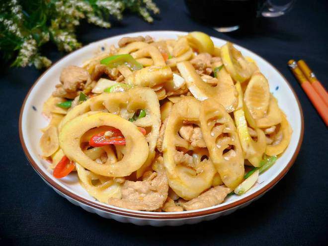 Rau này xào thịt cực ngon, bổ dưỡng hơn cả củ sen, tốt cho sức khỏe cả nhà
