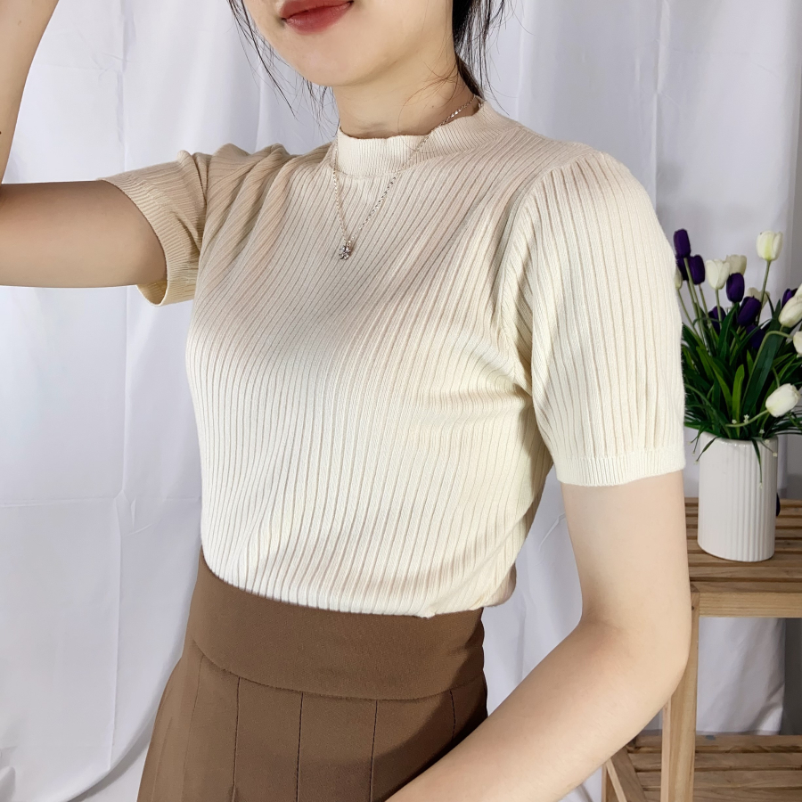 Chiếc áo len cộc tay là item giản dị nhưng lại có sức mạnh làm bừng sáng phong cách thời trang của các quý cô