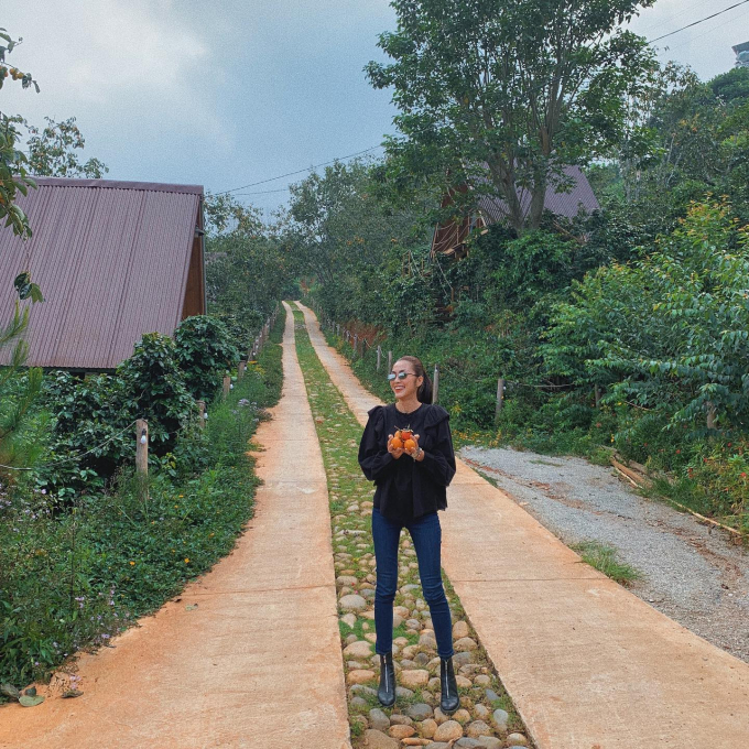 Tăng Thanh Hà có nhiều cách phối đồ ấn tượng. 