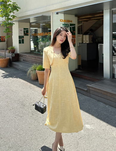 Chiếc váy này vẫn đảm bảo sự chỉn chu cần có nơi công sở.