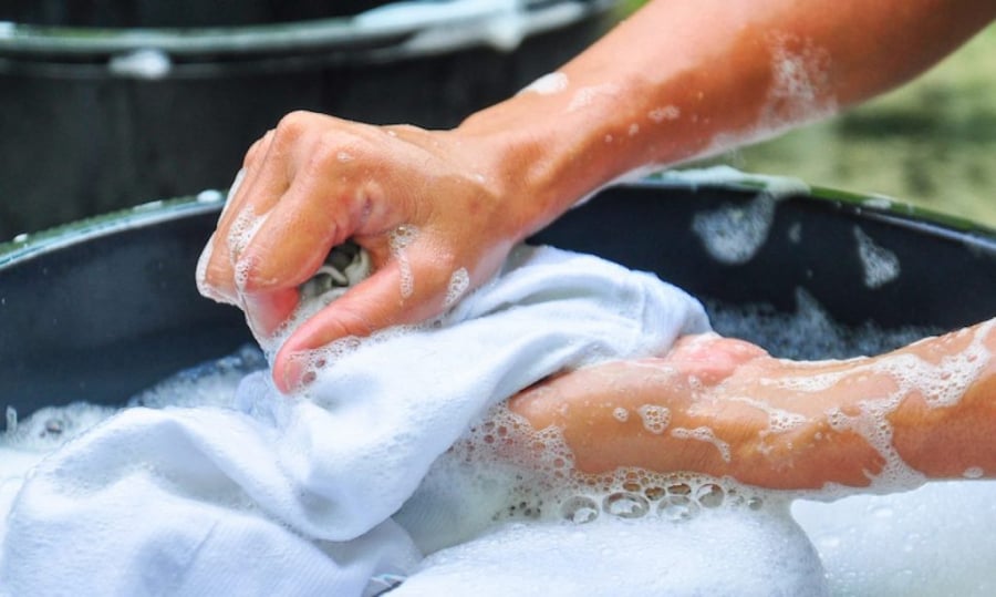 Tinh dầu lô hội không chỉ giúp loại bỏ mùi khó chịu mà còn tạo ra một hương thơm dễ chịu và tinh tế cho quần áo của bạn.