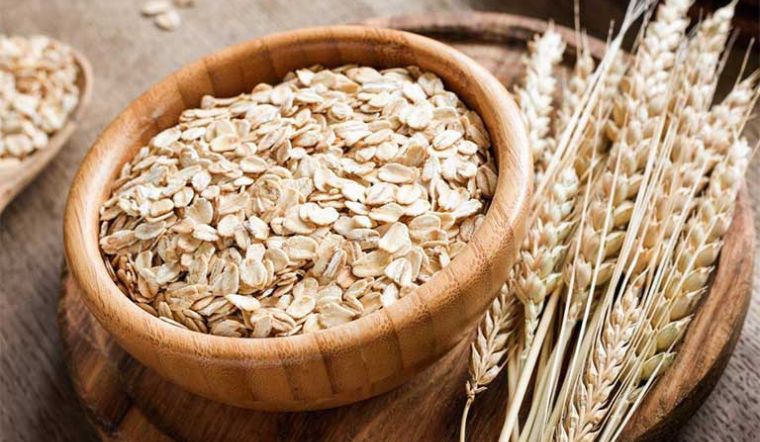 Yến mạch chứa các hợp chất thực vật tự nhiên, giúp bảo vệ da khỏi tổn thương