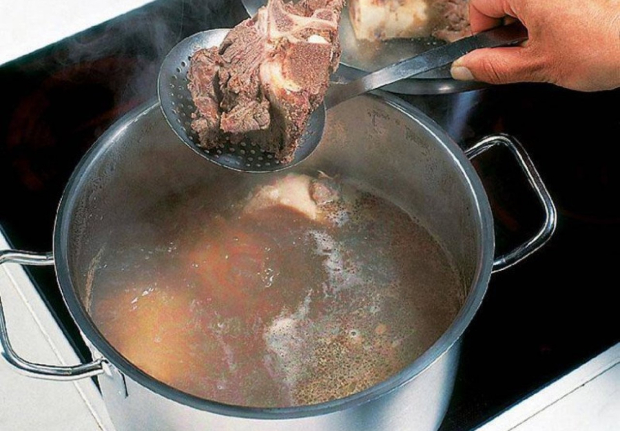 Nước bột xương là loại phân bón lỏng giàu chất dinh dưỡng. 