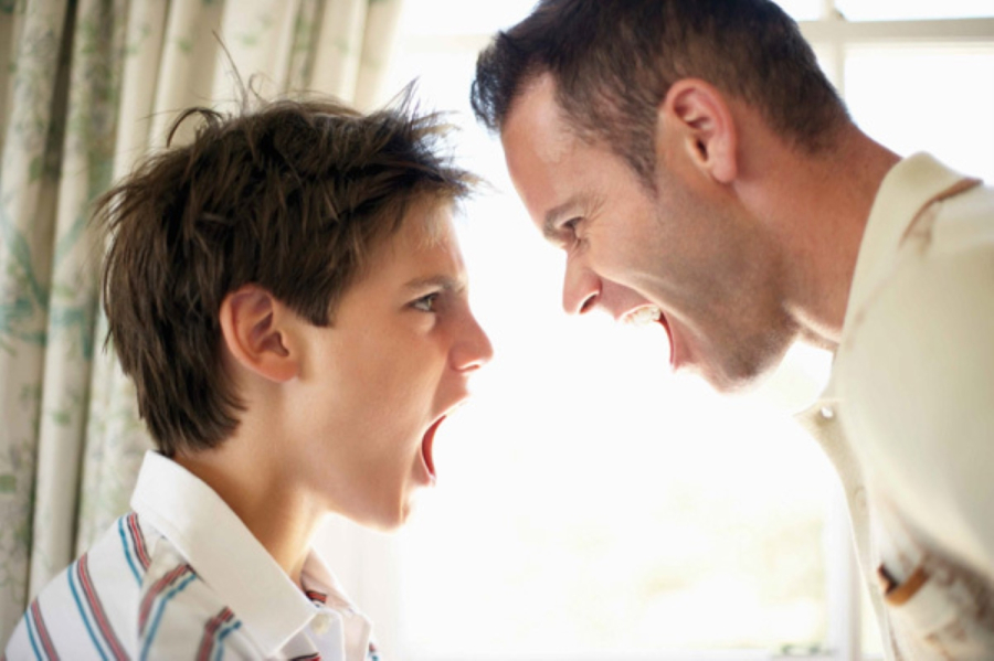 Một đứa trẻ khi sinh ra giống như một tờ giấy trắng, bạn vẽ gì lên đó thì đó là cái đó. (Ảnh minh họa)