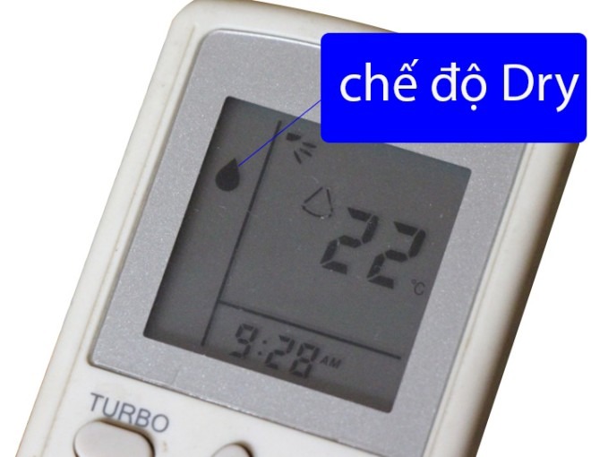  Khi độ ẩm tăng lên, hoặc nhiệt độ phòng thay đổi, máy sẽ tiếp tục hoạt động để duy trì độ ẩm thấp.