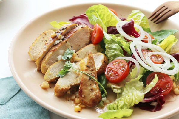 Salad ức gà là Shbet0099 cá cược trực tuyến quen thuộc trong chế độ giảm cân