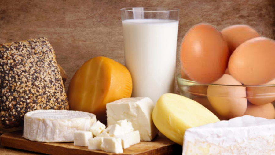 Nhiều người kết hợp ăn trứng với uống sữa nhưng điều đó gây khó tiêu