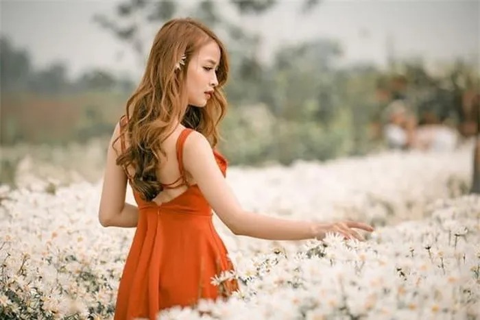Tình yêu thường khiến con người trở nên mù quáng, đặc biệt là phụ nữ, những sinh vật mong manh và nhạy cảm.