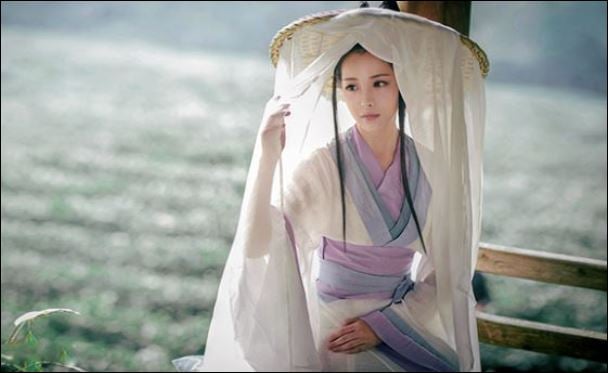 Việc dùng tiền mua sắm không phải là việc không được làm.  (ảnh minh họa)