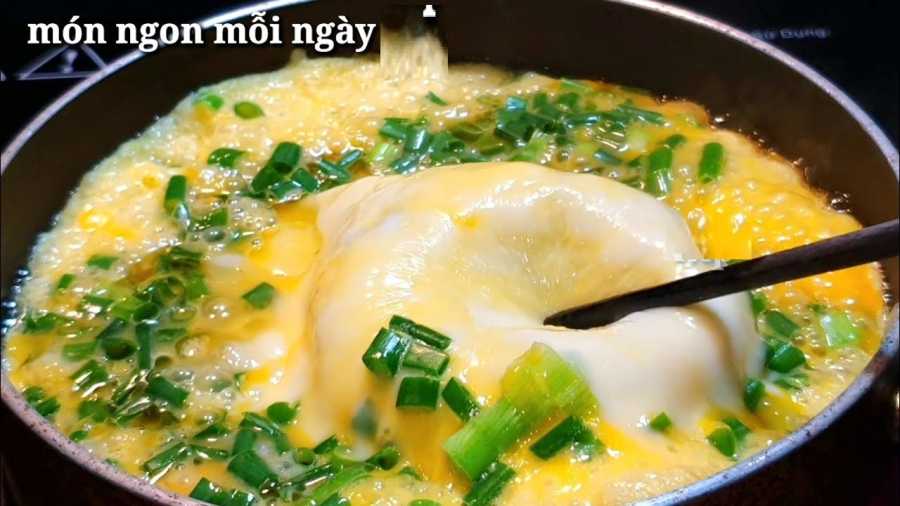 Trứng rán vàng ươm