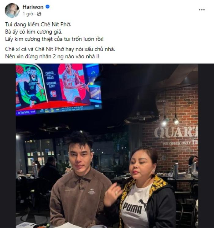 Hari Won và Trấn Thành đang có chuyến lưu diễn tại Mỹ nhằm quảng bá phim điện ảnh. Mới đây Hari Won gây chú ý khi đăng đàn “tố” bị tráo mất kim cương trong những ngày ở Mỹ “Tui đang kiếm Chê Nít Phờ. Bà ấy có kim cương giả. Lấy kim cương thiệt của tui trốn luôn rồi! Chê xí cà và Chê Nít Phờ hay nói xấu chủ nhà. Nên xin đừng nhận 2 người này vào nhà!”. Cô còn đăng ảnh của Lê Giang và Lê Dương Bảo Lâm. Hóa ra đây chỉ là màn kịch cố đùa vui mà thôi. Dưới bài đăng, Ali Hoàng Dương hài hước “quăng miếng” cùng Hari Won: “Em biết chỗ của Jennifer. Chị trả em bao nhiêu tiền để em đưa chị tới”. Đáp lại, bà xã Trấn Thành cho biết: “Chị trả một hột bông tai kim cương Chê Nít Phờ ăn cắp đeo. Rồi cho em cơ hội làm cho nhà chị”.     