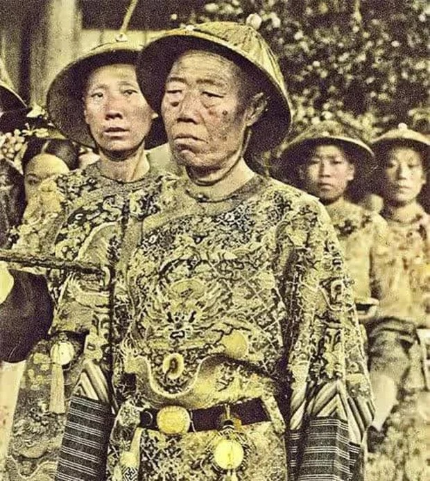 Lý Liên Anh, với đôi bàn tay khéo léo của mình, biết cách xoa dịu những cơn đau, đem lại sự thoải mái cho Thái hậu
