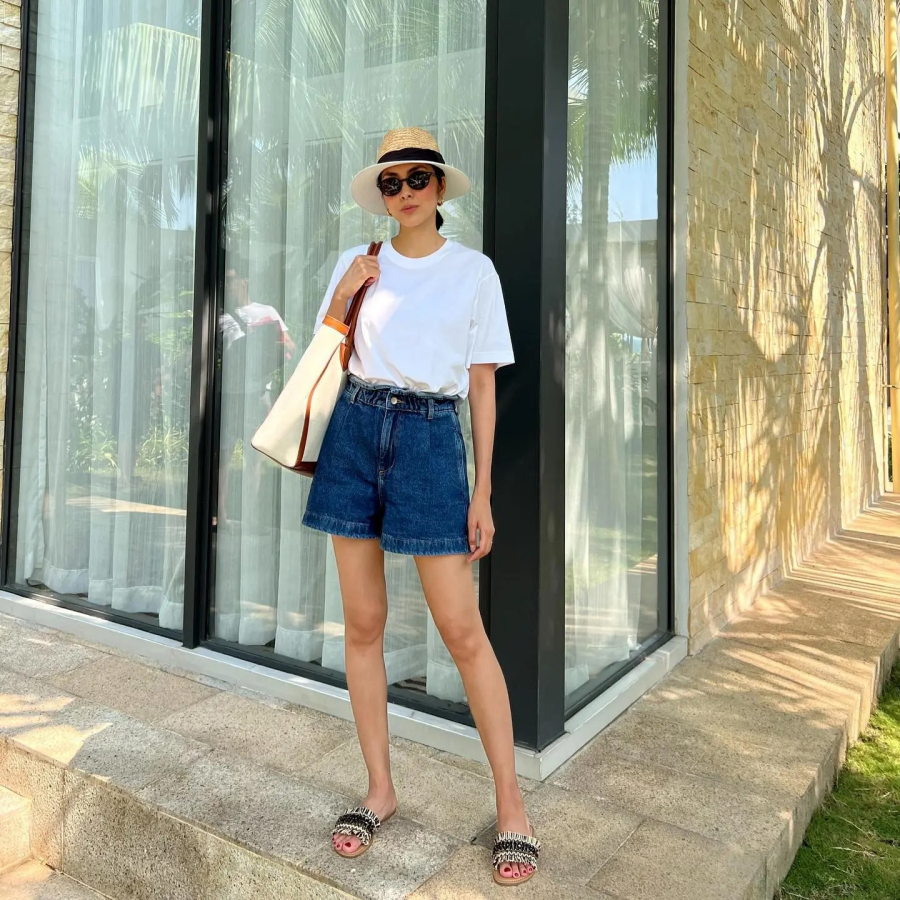 Chiếc áo thun trắng đơn giản có thể xem là Shbet999 com đăng nhập không thể thiếu trong tủ đồ của phái đẹp Việt U40