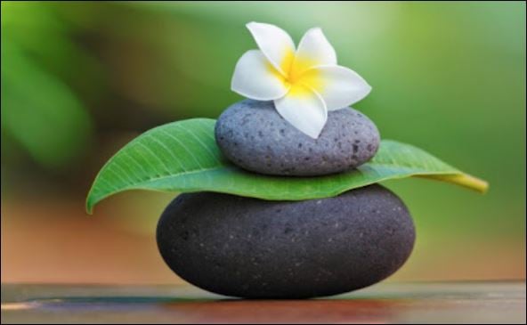Khi xung quanh chúng ta có những người có tinh thần cởi mở, lạc quan thì cảm xúc của chúng ta có xu hướng ngày càng ổn định hơn (ảnh minh họa)