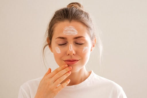 Đừng quên bôi kem chống nắng nhé.