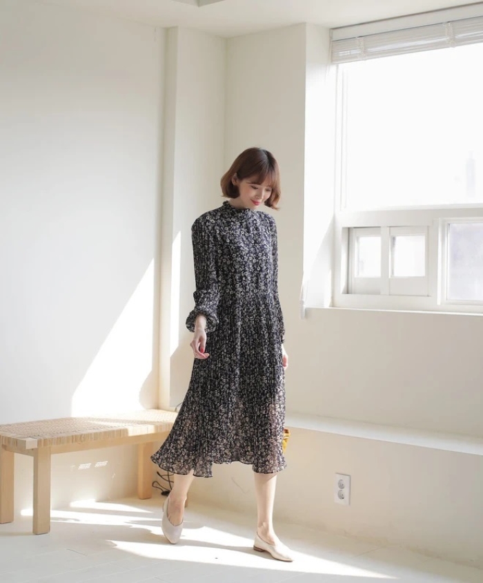 Chiếc váy hoa dài nhìn rất nhẹ nhàng, dịu dàng