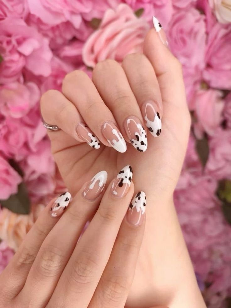 Những mẫu móng tay này vừa phù hợp cho những người thích sự cá tính, năng động mà cũng phù hợp cho những nàng theo style bánh bèo.