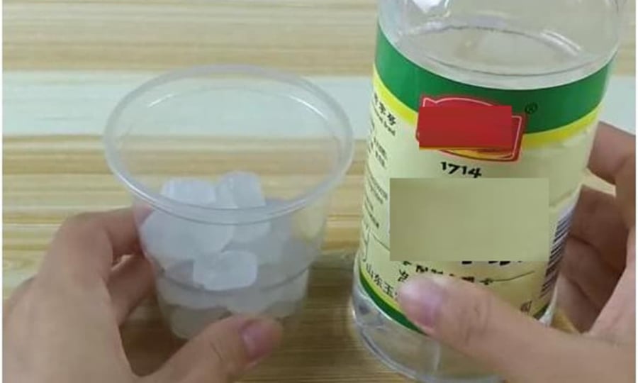 Hỗn hợp giấm trắng và đường phèn