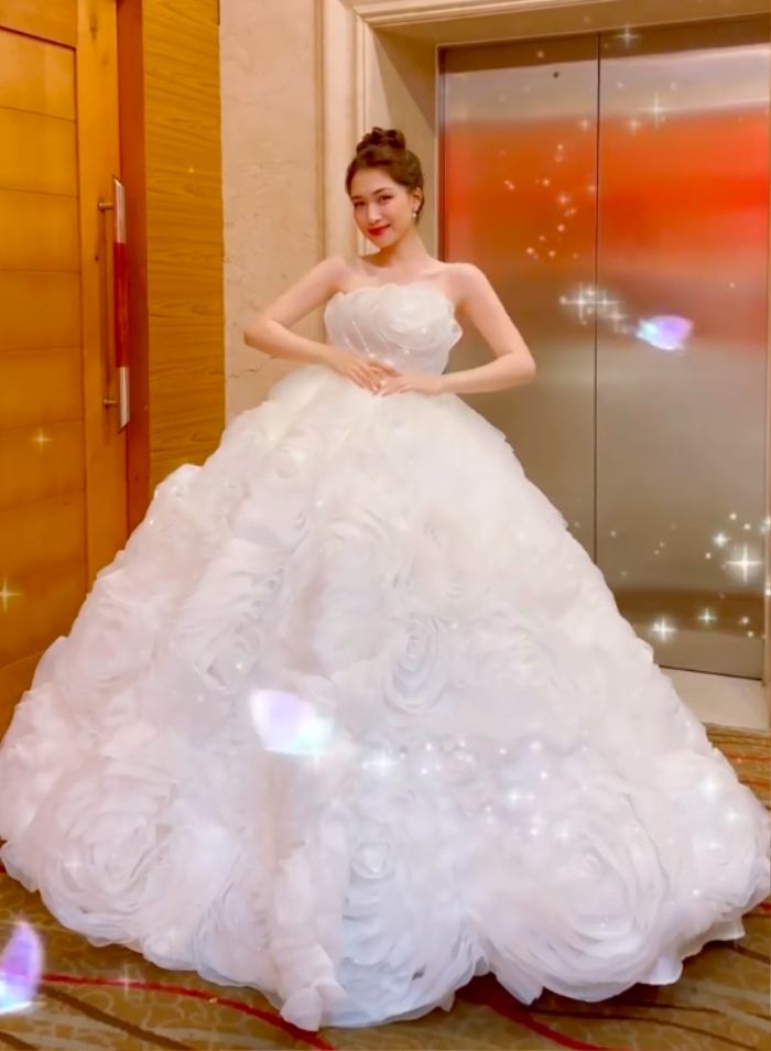 Nhiều ngưới không biết những chia sẻ của Hòa Minzy có ý nào là sự thật hay không hay chỉ là trò đùa ngày Cá tháng Tư. 