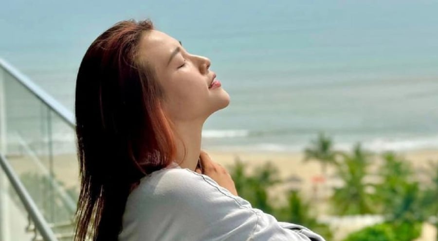 Trên trang cá nhân, MC Hoàng Oanh đăng bức ảnh đầy lãng mạn kèm thông báo người chụp là 