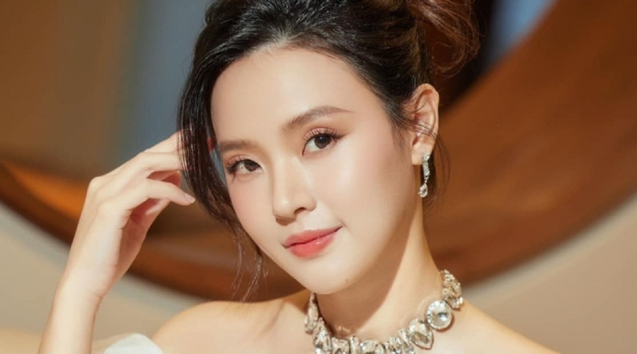 Vưa qua, Midu thông báo chính thức trở thành Thạc sĩ khiến nhiều người không khỏi trầm trồ. Tuy nhiên nhiều người thắc mắc vì sao người đẹp được làm giảng viên dù chưa có bằng Thạc sĩ trước đó. Cho đến mới đây, trên tài khoản TikTok cá nhân, khi nhận được câu hỏi: 