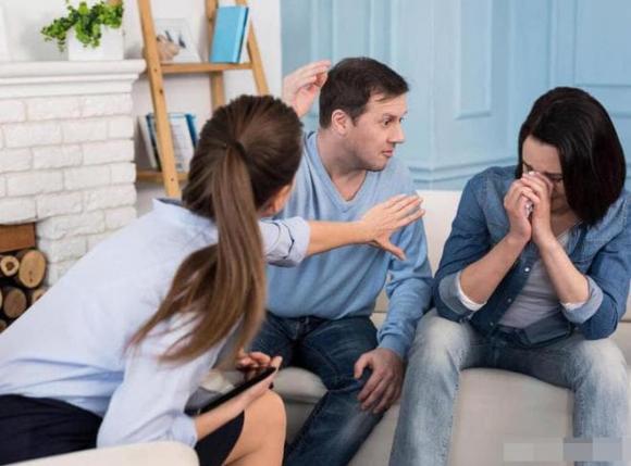 Cha mẹ thiên vị trong việc đối xử với con cái    