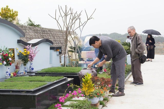 Phụ nữ có thai không đi thăm mộ    