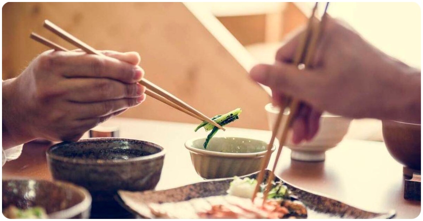 Muốn xét đoán phẩm chất của ai, chẳng thể chỉ nhìn vào vẻ ngoài mà còn cần chú ý đến những hành động của họ.  (ảnh minh họa)