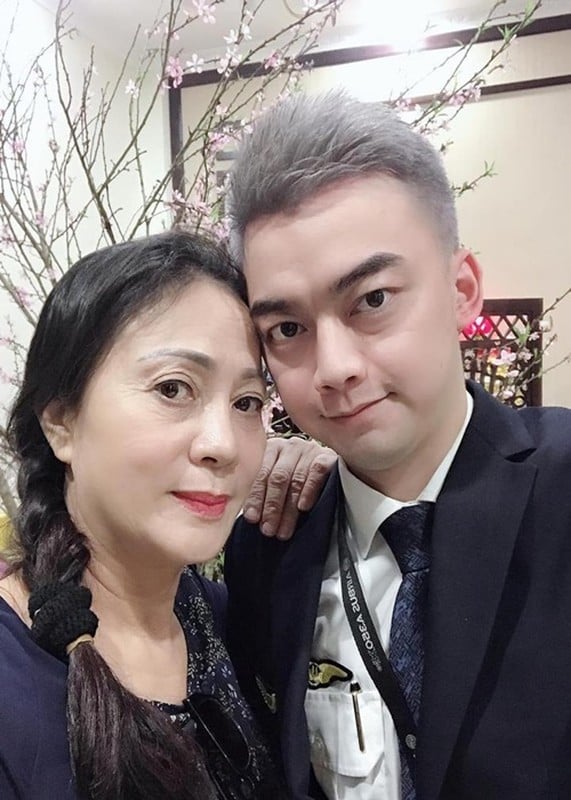 Nữ nghệ sĩ và con trai Hà Duy