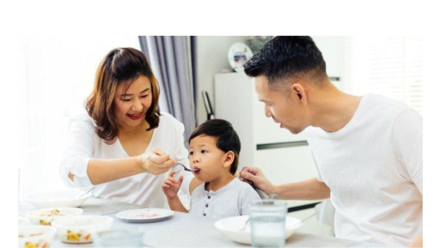Nuôi con có nhiều vất vả nhưng cha mẹ hay kể lể công lao càng khiến con muốn tránh xa