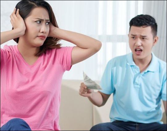 Ở  những người phụ nữ vẫn còn tình cảm với chồng, dù họ bận bịu hay có áp lực từ Shbet16 chơi game trực tuyến thì vẫn có nhu cầu được chồng quan tâm, yêu thương. (ảnh minh họa0